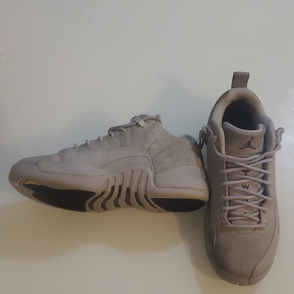 Shoes - Picture 2 of 5